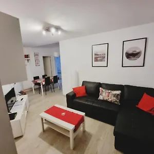 https://apartamento-con-encanto-larios-street.hotelsinnerja.org